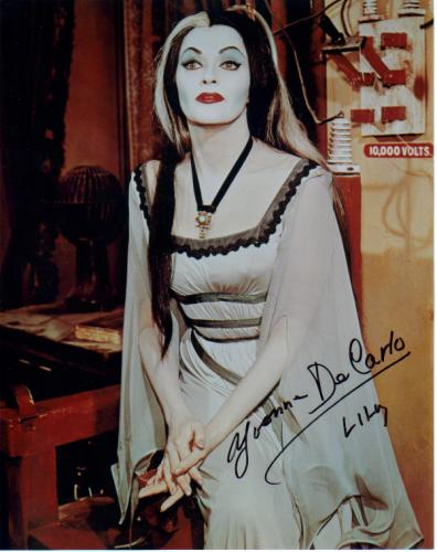 Yvonne Decarlo 'The Munsters' Great Signed Photo!