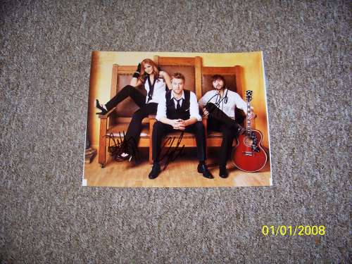 Lady Antebellum Awesome Autographed 11x14 Photo - Nice!